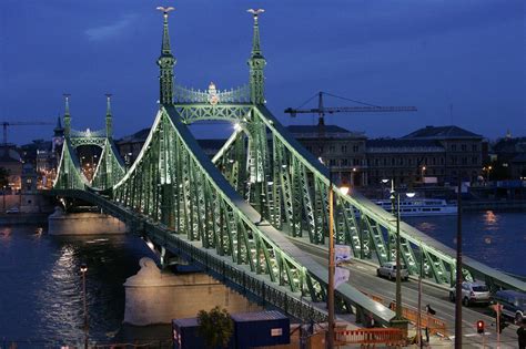 Jun 07, 2021 · a történet főszereplője márta (stork natasa), a negyvenéves idegsebész, aki szerelmes lesz. Képek Budapestről: Szabadság-híd