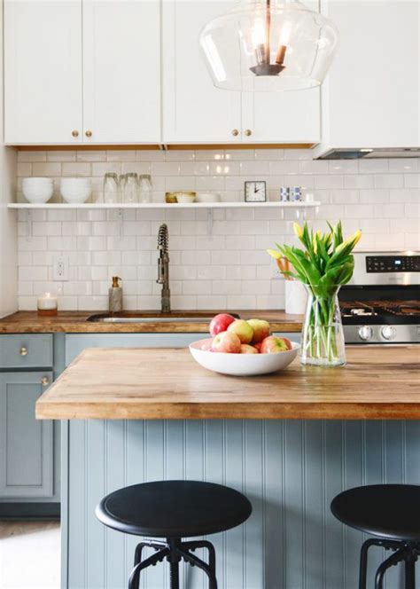 The pros and cons of upper kitchen cabinets and open shelves whether you crave more storage or more open space, this guide will help you choose the right option. Closed Cabinets v. Open Shelving, Revisited (With images ...