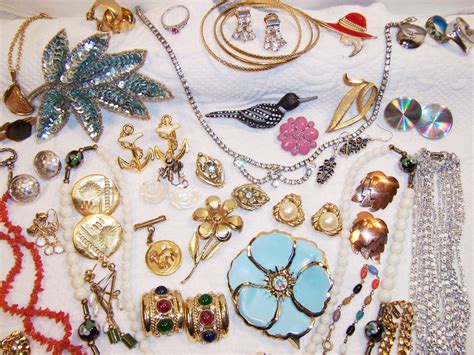 Big Vintage Antique Estate Costume Jewelry Lot And Signed