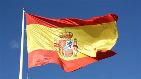 Reino de españa)‏ هي دولة عضو في الاتحاد الأوروبي تقع في جنوب غرب أوروبا في شبه الجزيرة الأيبيرية. إسبانيا تعتقل شبكة لتهريب قاصرين مغاربة