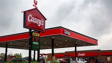 Casey's denies allegations it shortchanges pizza-delivery drivers