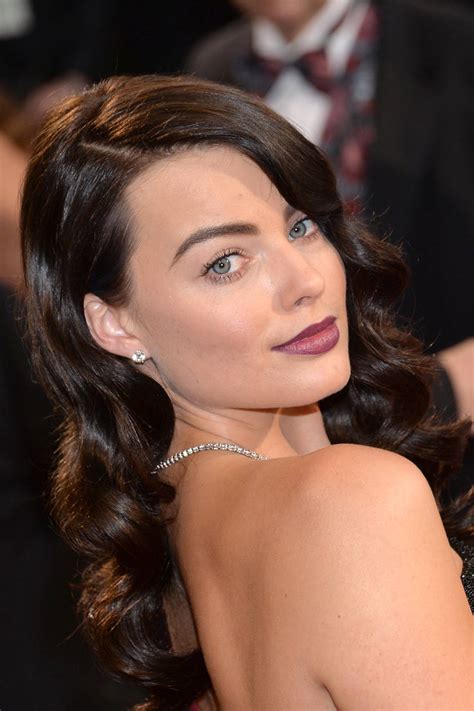 Margot Robbie Dyes Hair