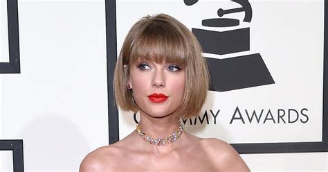 Kimberly Schlapmans Grammys Dress Looked Just Like Taylor Swifts And Its Not All That Shocking