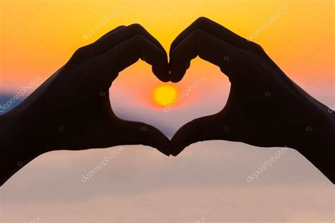 Love In The Sunset At The Sea — Stock Photo © Lighthunter 87375688
