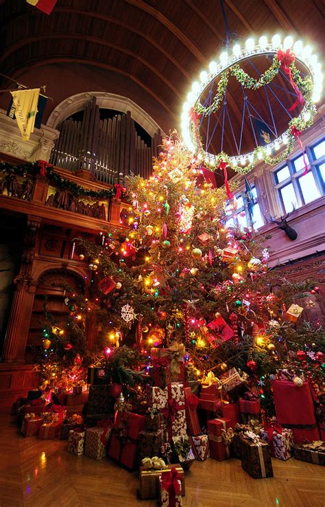So here we go with christmas house decorations indoor ideas that will turn your home from dull to the fabulous one. Christmas at Biltmore House | Christmas decorations inside ...