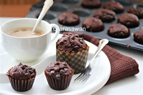 Susunkan kertas kek cawan ke dalam acuan. Muffin Coklat / Chocolate Muffins ~ Resepi Terbaik