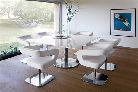 Unos muebles de sala modernos con espacio para el televisor. Los Mejores Muebles Modernos