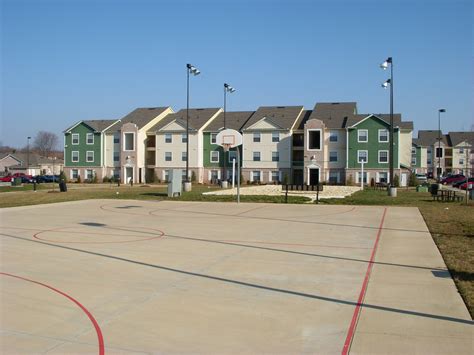 Green markers show outdoor courts and orange markers show indoor courts. College Suites Bowling Green - Basketball court | College ...