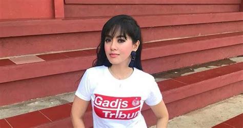 Meninggal dunia pada kamis (27/8/2020) di bali, sosok barli asmara tentu meninggalkan kesan yang mendalam bagi banyak orang. Foto, Profil dan Biodata Lengkap Putri Viola - Kamus Profil