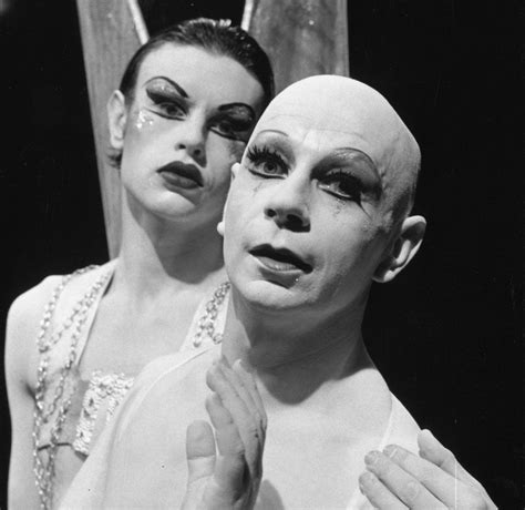Lindsay Kemp Performer And Bowie Mentor Dies At 80 Bbc News