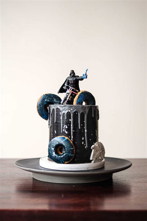 Ein herzhafter kuchen für echte männer: Star Wars Cake by LionHeart | Männer kuchen ...
