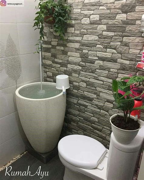 Bagi anda jasa serta penggemar kamar minimalis, merupakan hal yang sangat penting untuk mencari referensi desain terbaik seperti model pintu kamar mandi minimalis. Pin oleh Dorintje Yulianti di rin | Gaya kamar mandi ...