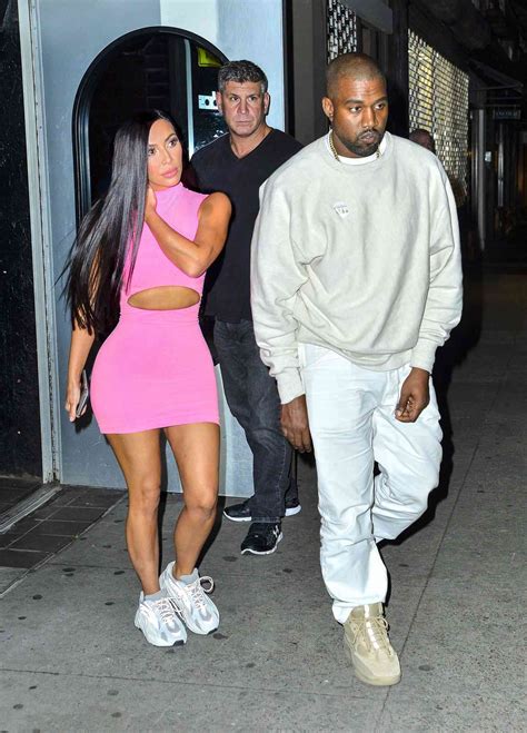 Kim Kardashian Flaunts Curves During Nyc Outing With Kanye West