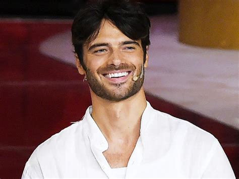 Al di là delle difficoltà e delle sofferenze, sentire che ne vale comunque la pena e guardare con fiducia al… Giulio Berruti ritrova l'amore: la nuova fiamma è Vittoria