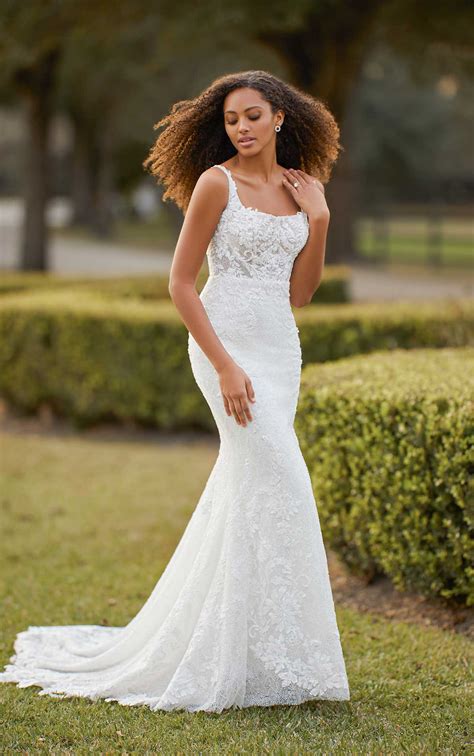 Sleeveless Scoop Neck Fit And Flare Beaded Lace Wedding Dress