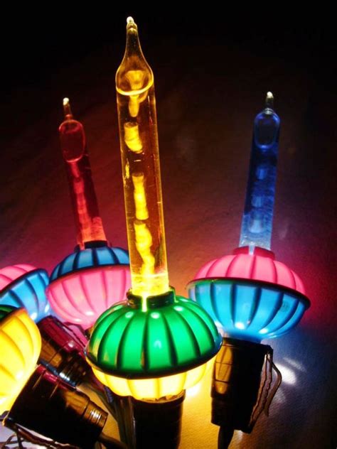 Indoor christmas lights look great strung along doorways, windows, and mantels, wrapped around banisters and ceiling beams, and, of course, illuminating a christmas tree. 30 Vintage Christmas Lights Decorations Ideas - Decoration ...