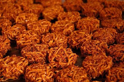 Ayam termasuk produk hewani yang mudah sekali ditemukan di pasar manfaat ayam di antaranya adalah tinggi protein, mencegah keroposan tulang, baik untuk jantung. Xing Fu: CAKAR AYAM