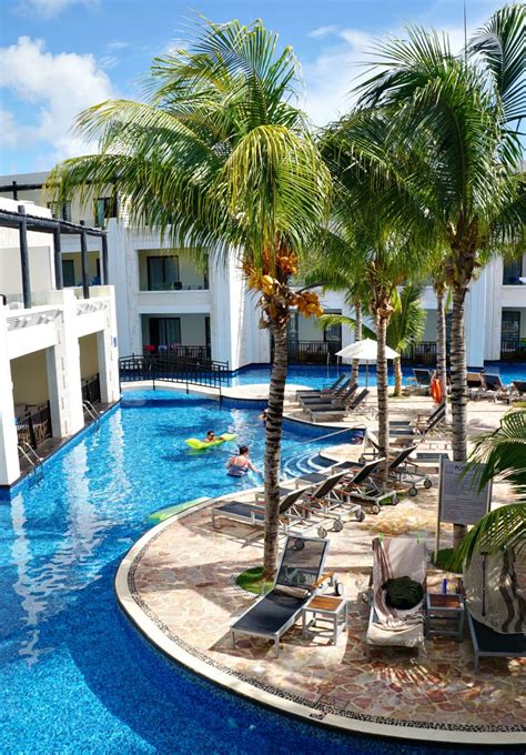 The nickelodeon™ hotel has an enormous selection of activities, accommodations and dining to please every guest. The Nickelodeon Experience at Azul Beach Resort in Riviera ...