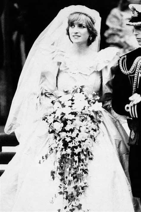 The wedding games we host on our portal are meant to help you put together the perfect look for your perfect wedding day. The story behind the photo: Princess Diana's wedding dress ...