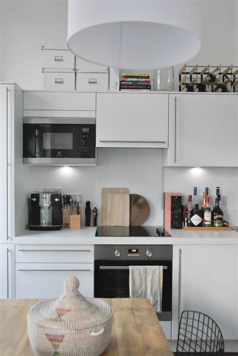 Small black and white kitchens photos. 20 Small, Black and White Kitchens That Prove This Classic ...