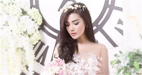 Analisis produk, harga dan promosi dalam tinjauan islamic marketing (studi pada klinik kecantikan aishaderm muslimah banda aceh) tanggal sidang : Biodata Irene Farah Diba pemeran Mia - Tukang Bubur Naik ...