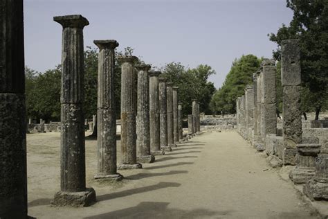 Μια συνοπτική παρουσίαση των θλαστικών και νηκτικών όπλων των ελλήνων οπλιτών του αρχαίου κόσμου. Αρχαία Ολυμπία | Πεμπτουσία
