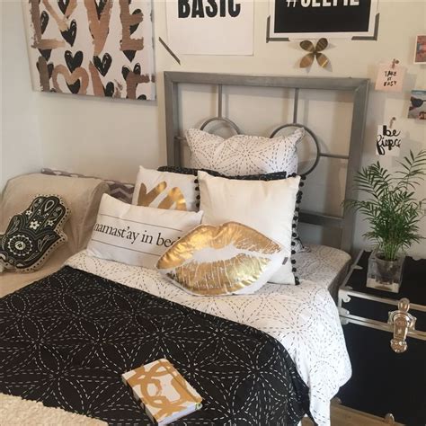 Here are 4 different ways to get the look depending on your style! Pin on dorm tours