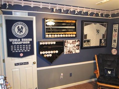 Room ideas → new york yankees bedroom decor images. Amazing decorating idea for a study/den...except it needs ...