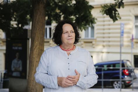 She is an actress, known for the zookeeper's wife (2017), otesánek (2000) and. Herečka Jitka Smutná (64): Týral mě otec ochlasta ...