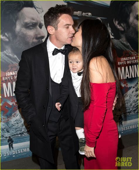 Photo Jonathan Rhys Meyers Wife Mara Walk Red Carpet With Their Son