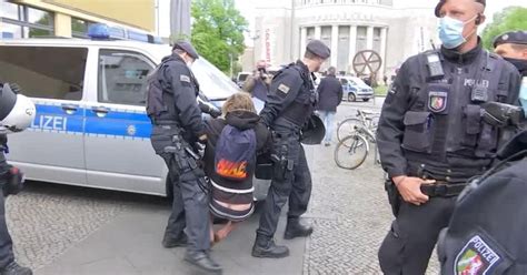 Mai liegen dem berliner senat dutzende anmeldungen zu demonstrationen und veranstaltungen vor. Rund 5.000 Sicherheitskräfte waren nach Angaben der ...