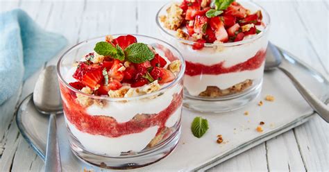Das immer beliebte paar erdbeere und schokolade kommt in diesem kuchen wieder zusammen. Erdbeer-Mascarpone-Dessert - So cremig lecker | Einfach Backen