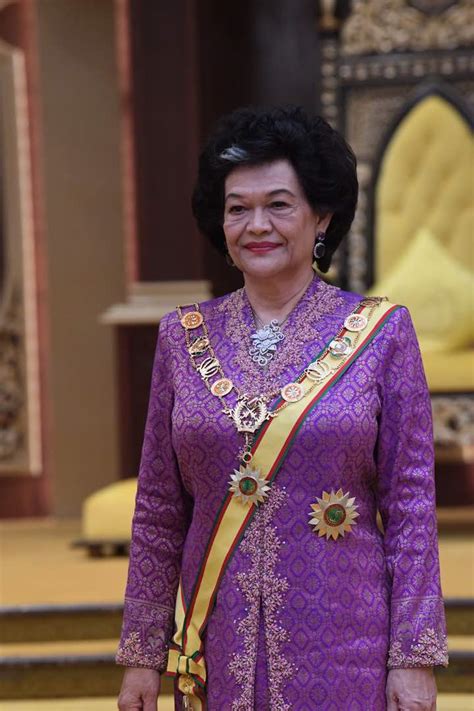 Tuanku sallehuddin, alor merah malay okulu'nda eğitim gördü ve eğitimine sultan abdülhamid koleji'nde devam etti. WARISAN RAJA & PERMAISURI MELAYU: 21 Januari: Hari ...