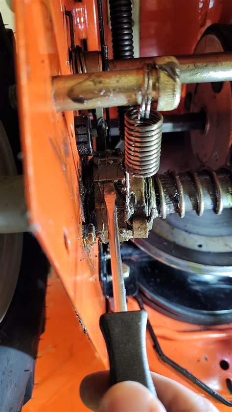 Ariens Deluxe 27 Help Cant Get Axle Locking Gear To Reset R