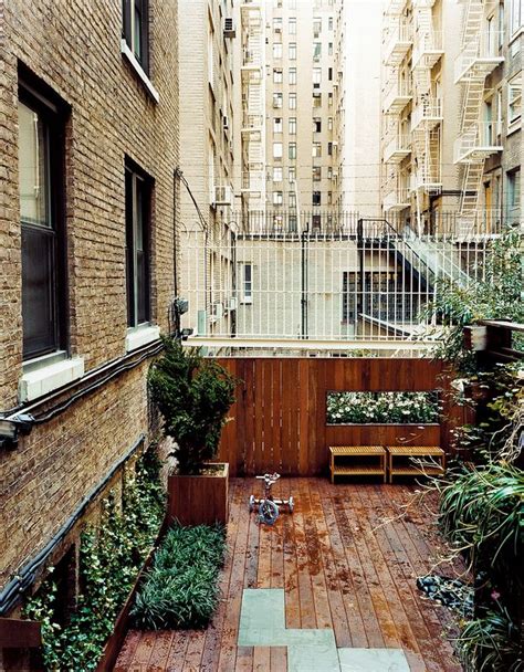 Photo 6 Of 6 In Tiny New York City Backyards By Allie Weiss From