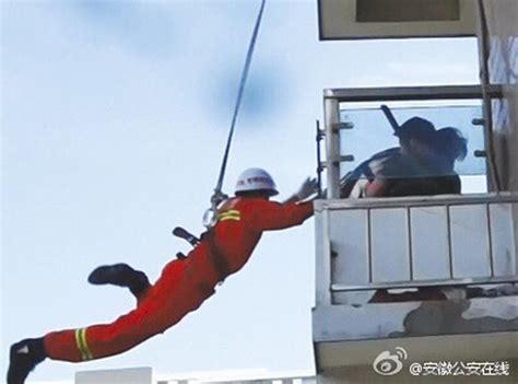 消防士、29階から飛び降り自殺を試みた女性を救出中国網日本語