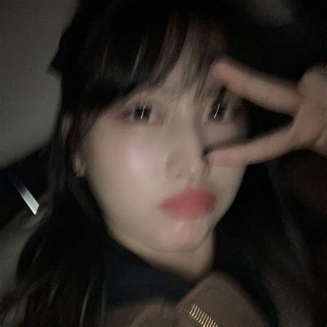 Momo Twice Lq Icon Pfp Blurry Selca South Korean Girls Korean Girl