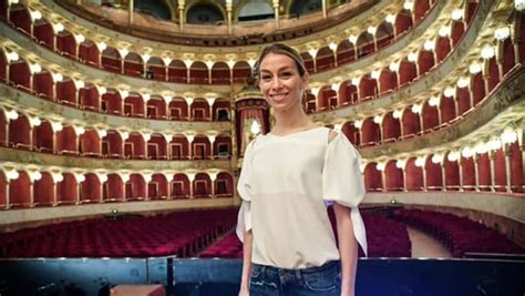 Eleonora abbagnato eleonra abbaato born 30 june 1978 is an italian ballet dancer model and actress she is currently an toile at the paris oper. Eleonora Abbagnato nella bufera, ballerini in rivolta: "Ci ...