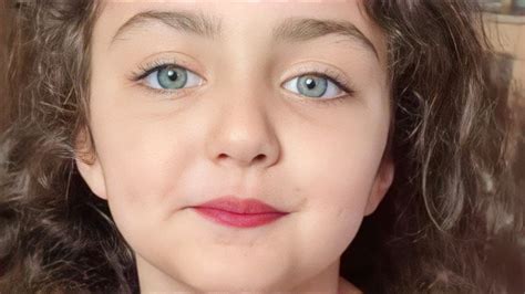 الطلقة الروسية اناهيتا هاشم زادة أجمل طفلة ايرانية Youtube