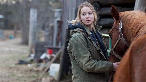 Пытающаяся сохранить остатки семейного очага решительная девушка, окунается в неблагополучные социальные слои. Movie review: Winter's Bone ****1/2