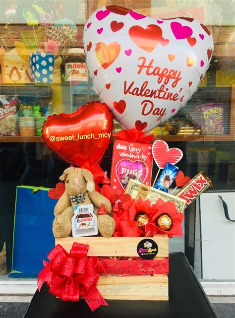 Ideas para san Valentín arreglos de globos y chocolates Couple gift