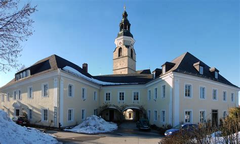 Compare prices and read real guests reviews to book the right room. Pfarrhof Straßwalchen - Salzburgwiki