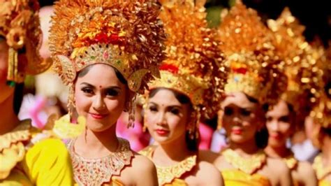 Contoh Budaya Budaya Indonesia Yang Wajib Dilestarikan Gramedia Literasi