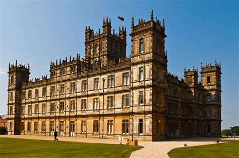 May 30, 2021 · written and produced by series creator julian fellowes, the downton abbey film sees the abbey and its inhabitants preparing for a visit from king george v, played by simon jones, and queen mary. Discover the real Downton Abbey at Highclere Castle and ...
