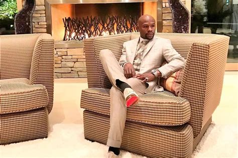 Floyd mayweathers nettovermögen wird für das jahr 2020 auf 565 millionen dollar geschätzt, was ihn zum. Floyd Mayweather jr. vs Conor McGregor - Der Kampf der ...