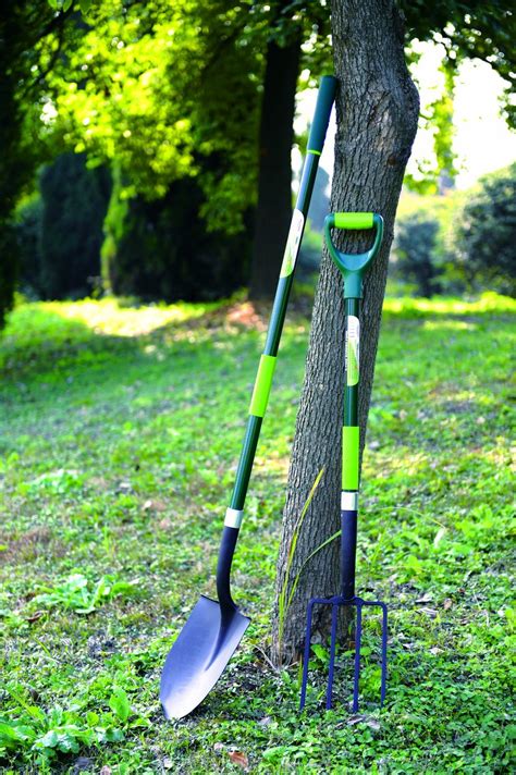 Great gardening tools should help you plant, rake, weed, and dig. China Garden Tools Forged Steel Square Spade Post Hole ...