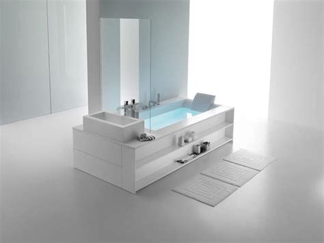 Finitura bianca lucida molto semplice da pulire. Vasca da bagno moderna Camera d'albergo | IDFdesign