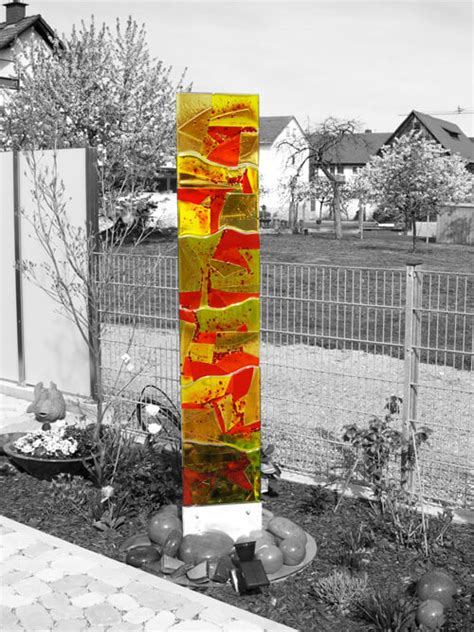 Farbenfrohe gartenstelen als blickfang in jedem garten. Glas im Garten - Glasdekore Teufel