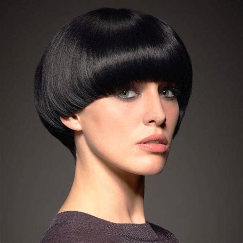 When there is a lot of hair, the best way to work with them is to cut them in layers. 20 Creative Bowl Haircuts You Never Thought You'd Like