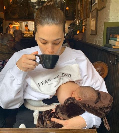 Pics Of Celeb Mommies Normalizing Breastfeeding Asviral